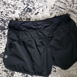 GUC Lululemon black 2.5" inseam speedup shorts 6